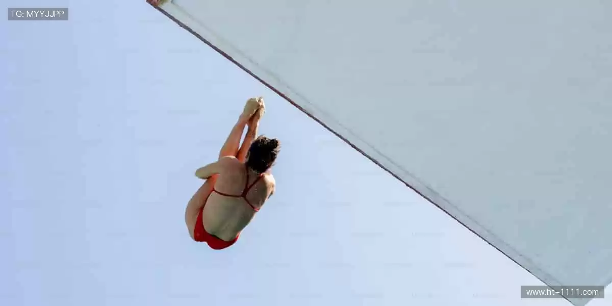 🎉 弹幕、解说、回放，直播乐趣不止于观看！